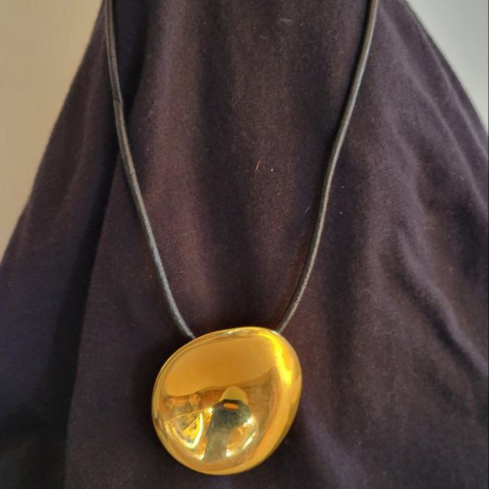 GOLD COLORED MEDALLION NECKLACE